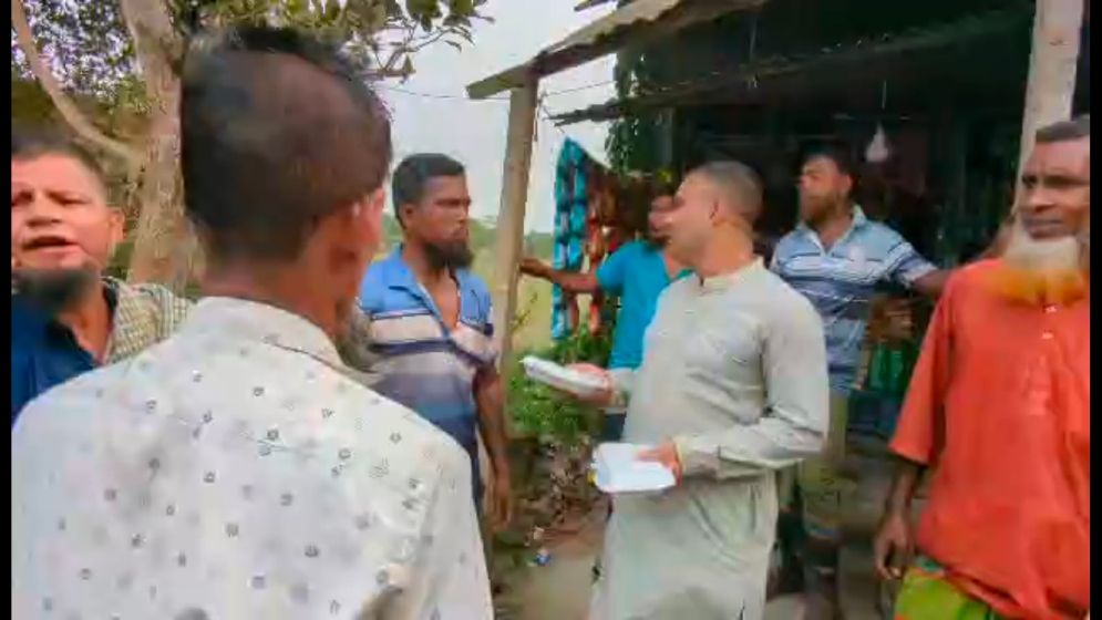 যুবলীগের ইফতার বিতরণের ভিডিও ভাইরাল, জড়িতদের খুঁজছে পুলিশ